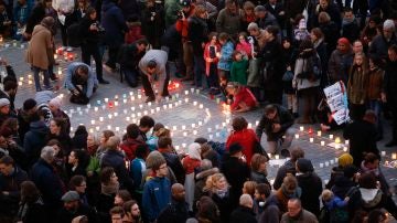 Homenaje en Molenbeek tras los atentados de París