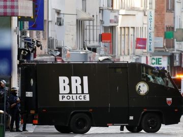 Brigada policial gala en el barrio francés