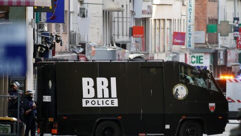 Brigada policial gala en el barrio franc&eacute;s