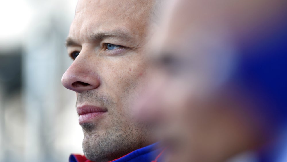 Alex Wurz, pensativo antes de una carrera