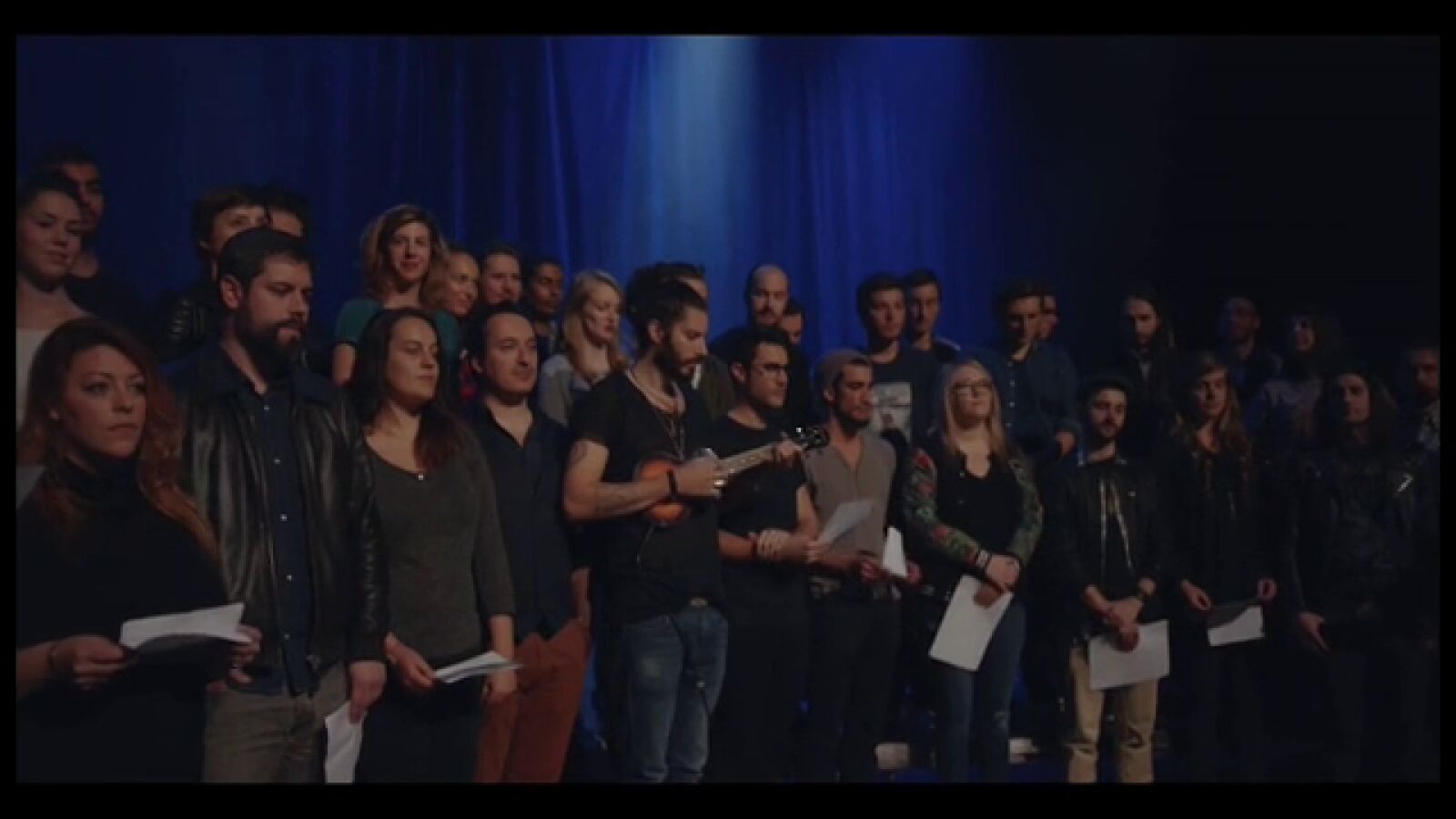 Los youtubers franceses cantan 'Imagine' en homenaje a las víctimas de los atentados