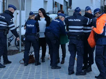Policía de Bruselas realizan inspecciones Policía de Bruselas realizan inspecciones