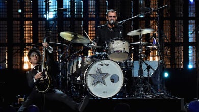 Ringo Starr, batería de Los Beatles, subasta 800 objetos de coleccionista de la banda