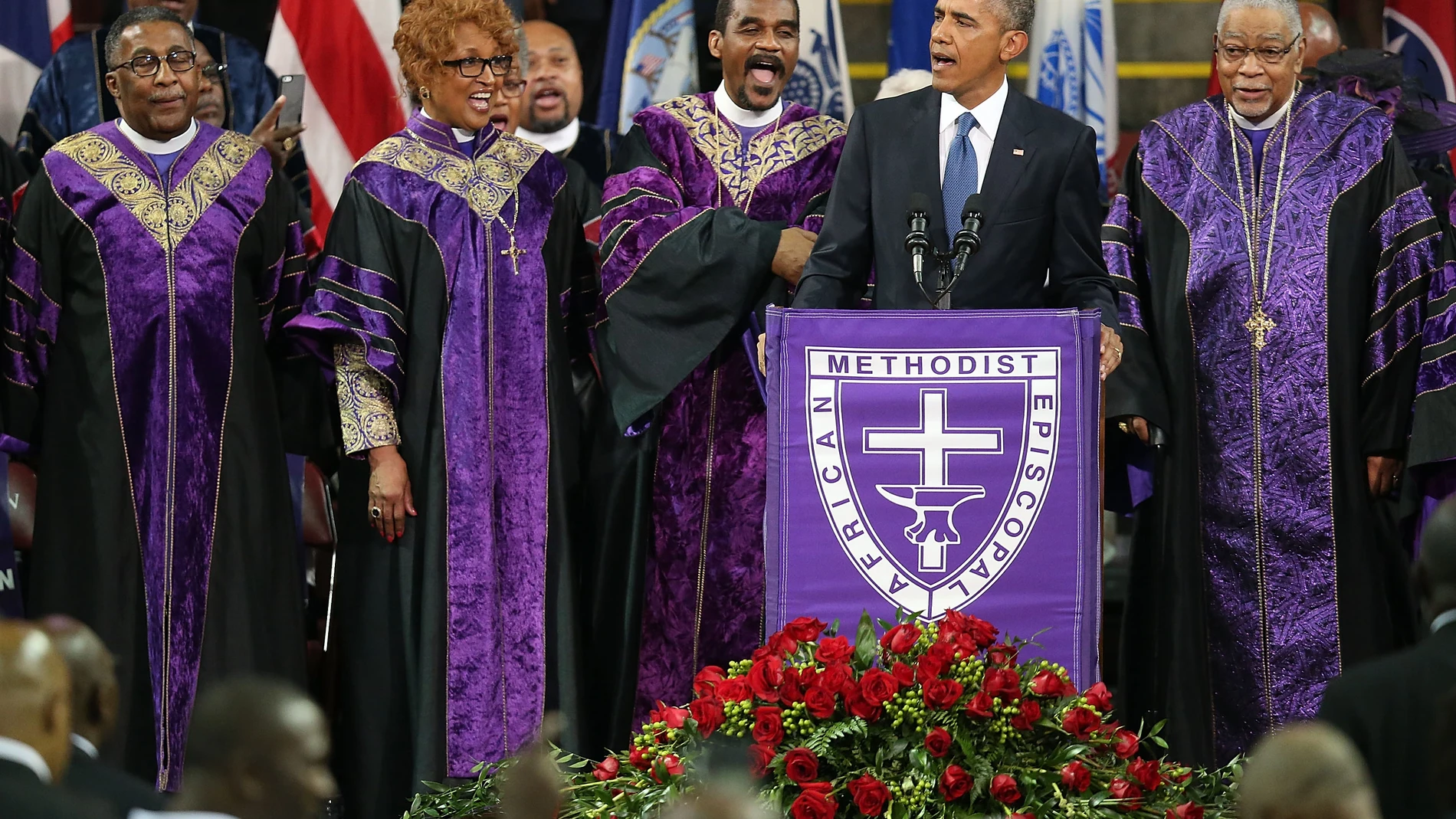 Barack Obama, cantando 'Amazing Grace' tras los atentados de Charleston Barack Obama, cantando 'Amazing Grace' tras los atentados de Charleston