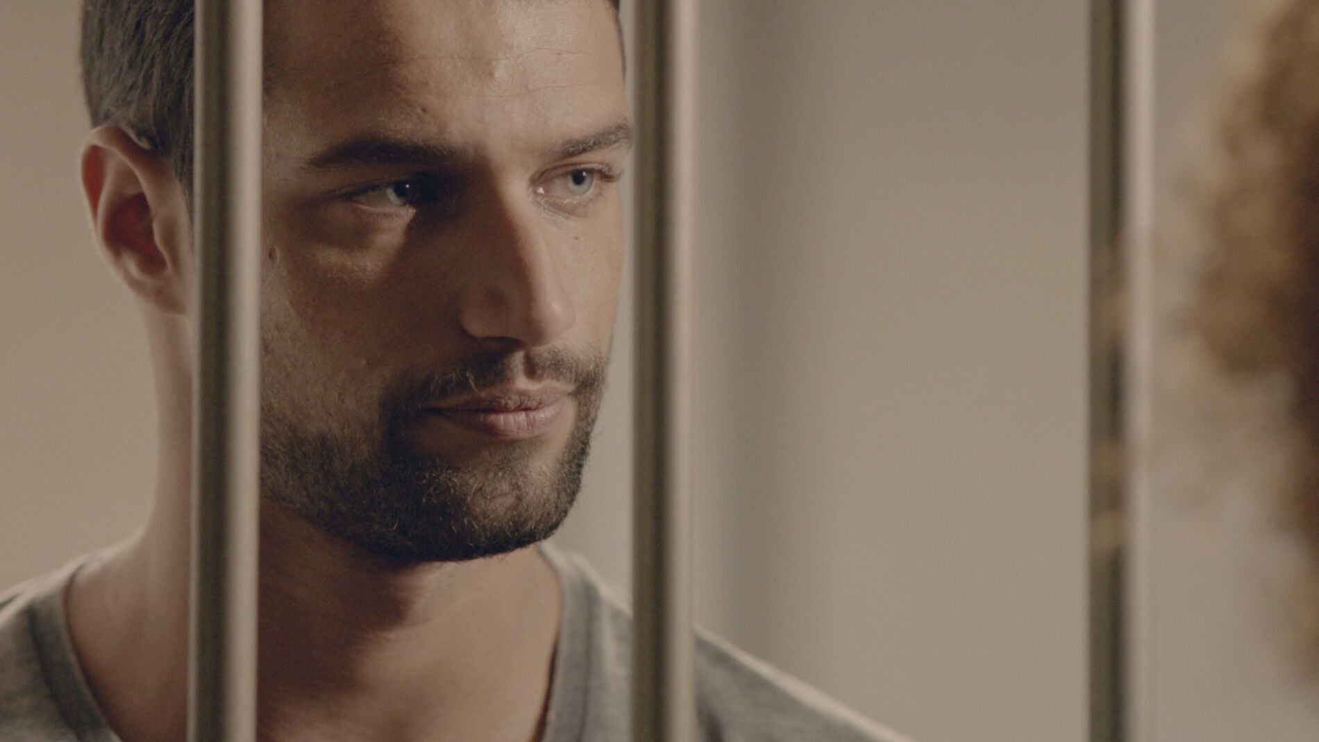 Lucas visita a Fara en los calabozos