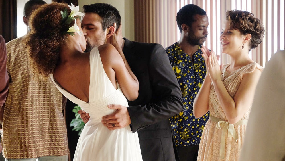Lucas y Fara se casan