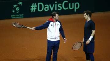 Murray y su compañero en la pista