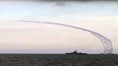 Aviones rusos lanzan casi medio millar de ataques contra grupos terroristas en Siria
