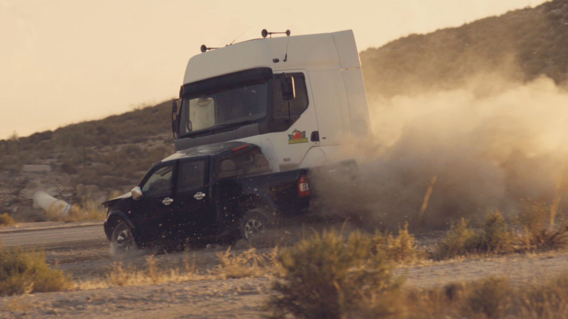 Un cami&oacute;n choca contra el coche de H&eacute;ctor