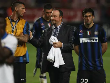 Rafa Benítez, junto a Materazzi y Diego Milito Rafa Benítez, junto a Materazzi y Diego Milito