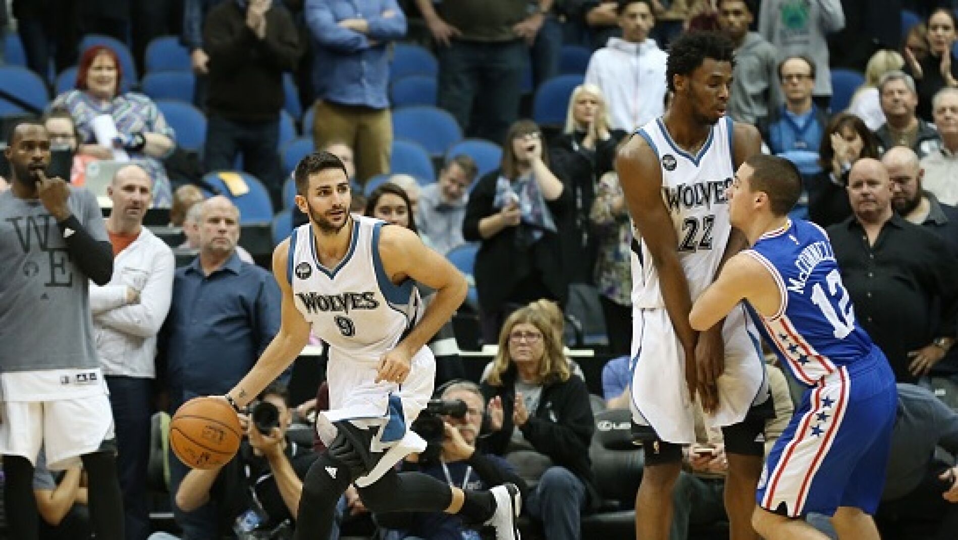 Ricky Rubio, en acci&oacute;n ante los Sixers