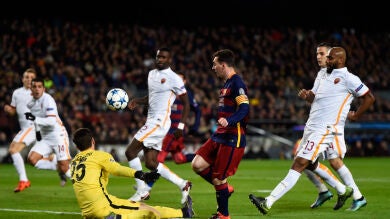Messi vuelve al Camp Nou a lo grande: marca un gran gol de vaselina a la Roma