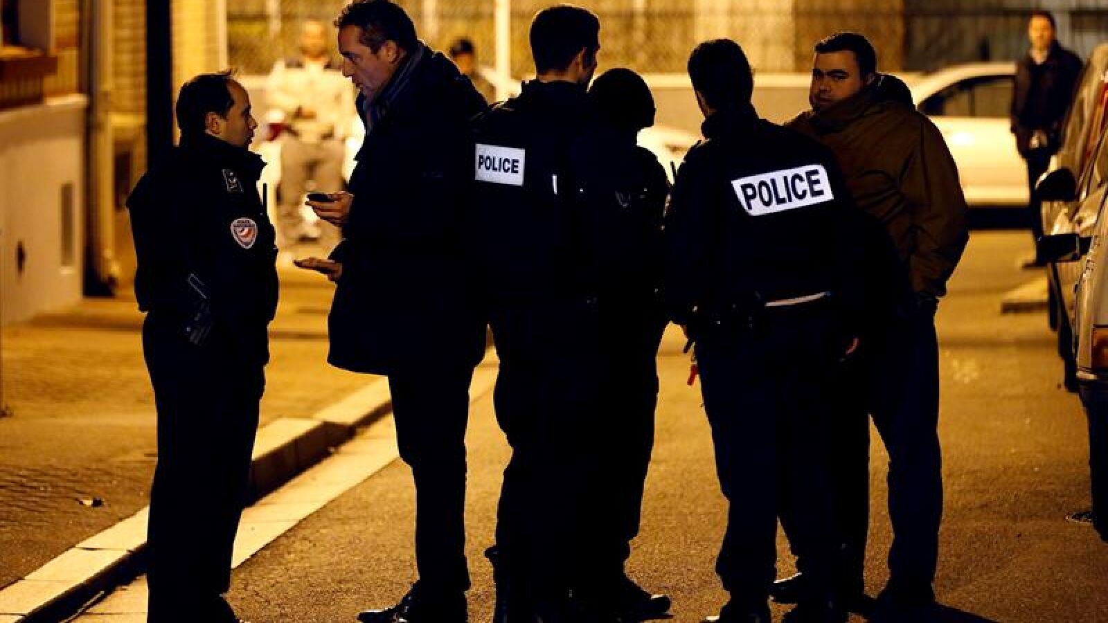 Descubren explosivo y armas en un piso de la periferia de París