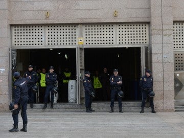 Refuerzo policial en el Vicente Calderón 