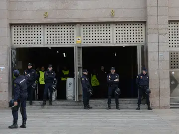 Refuerzo policial en el Vicente Calderón Refuerzo policial en el Vicente Calderón