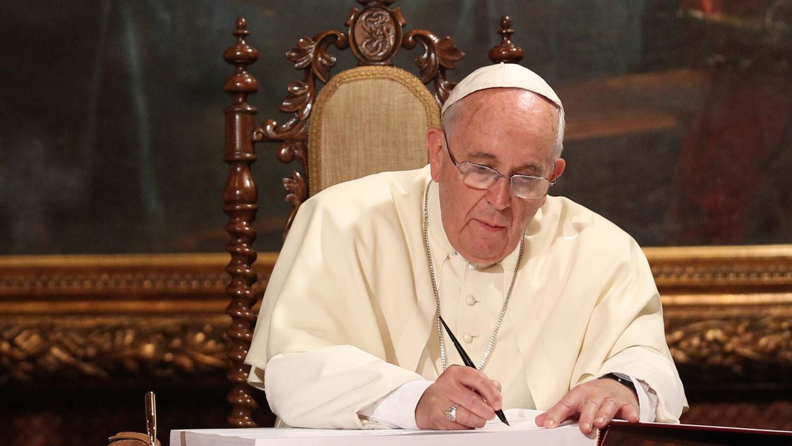 El Papa Francisco escribirá a mano la portada de su primer libro