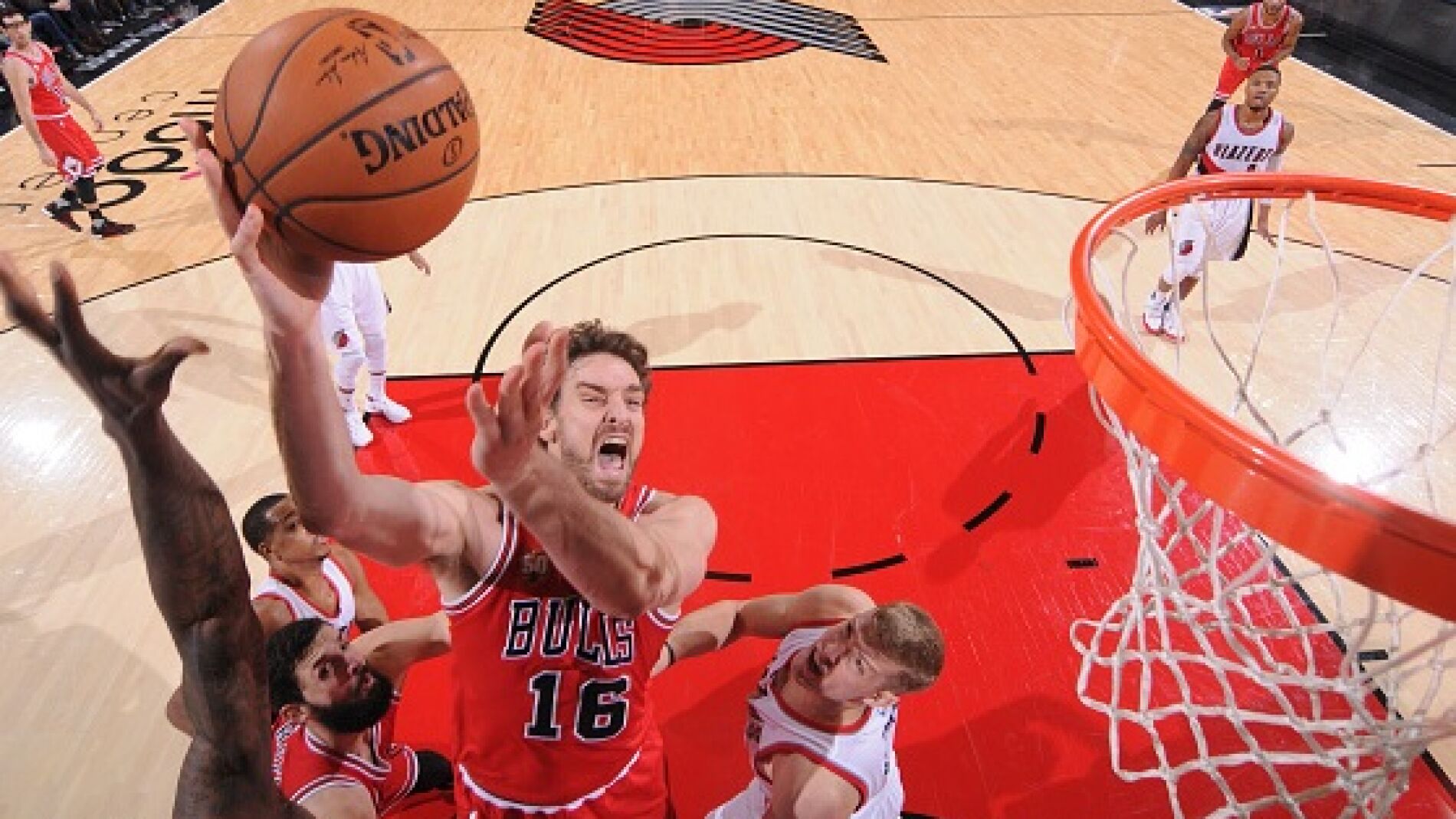 Pau Gasol, en acci&oacute;n ante Portland