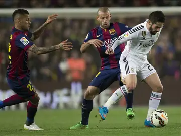 Isco, en un jugada en el Clásico ante el Barça Isco, en un jugada en el Clásico ante el Barça
