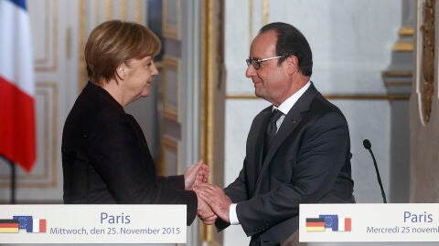Angela Merkel muestra su apoyo a Fran&ccedil;ois Hollande