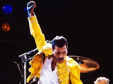 Freddie Mercury en una actuación de Queen