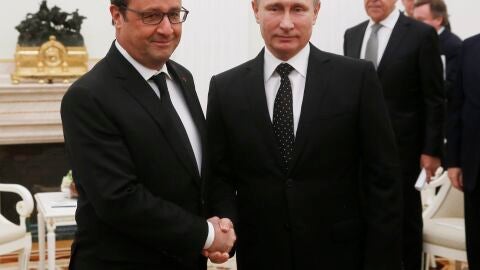 Vladimir Putin y Fran&ccedil;ois Hollande reunidos en el Kremlin