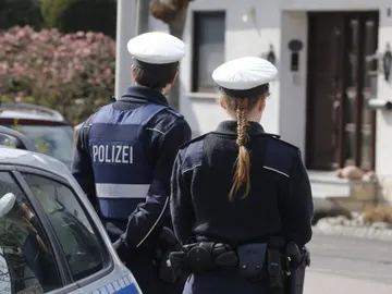 Dos agentes de la policía alemana Dos agentes de la policía alemana
