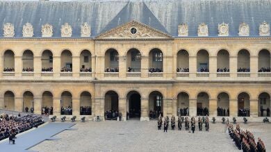 París despide a los 130 fallecidos en los atentados de hace dos semanas