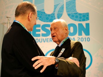 João Havelange, expresidente del a FIFA, conversa con Jacques Rogge