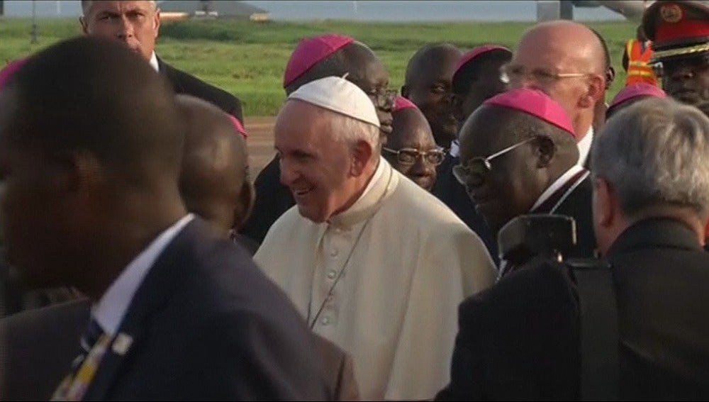 El Papa Francisco llega a Uganda