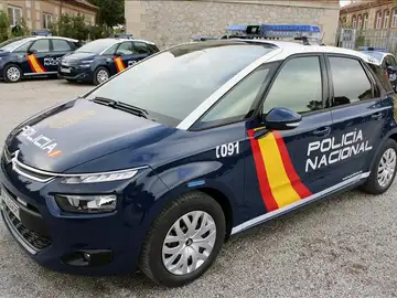 Un coche de la Policía Nacional Un coche de la Policía Nacional