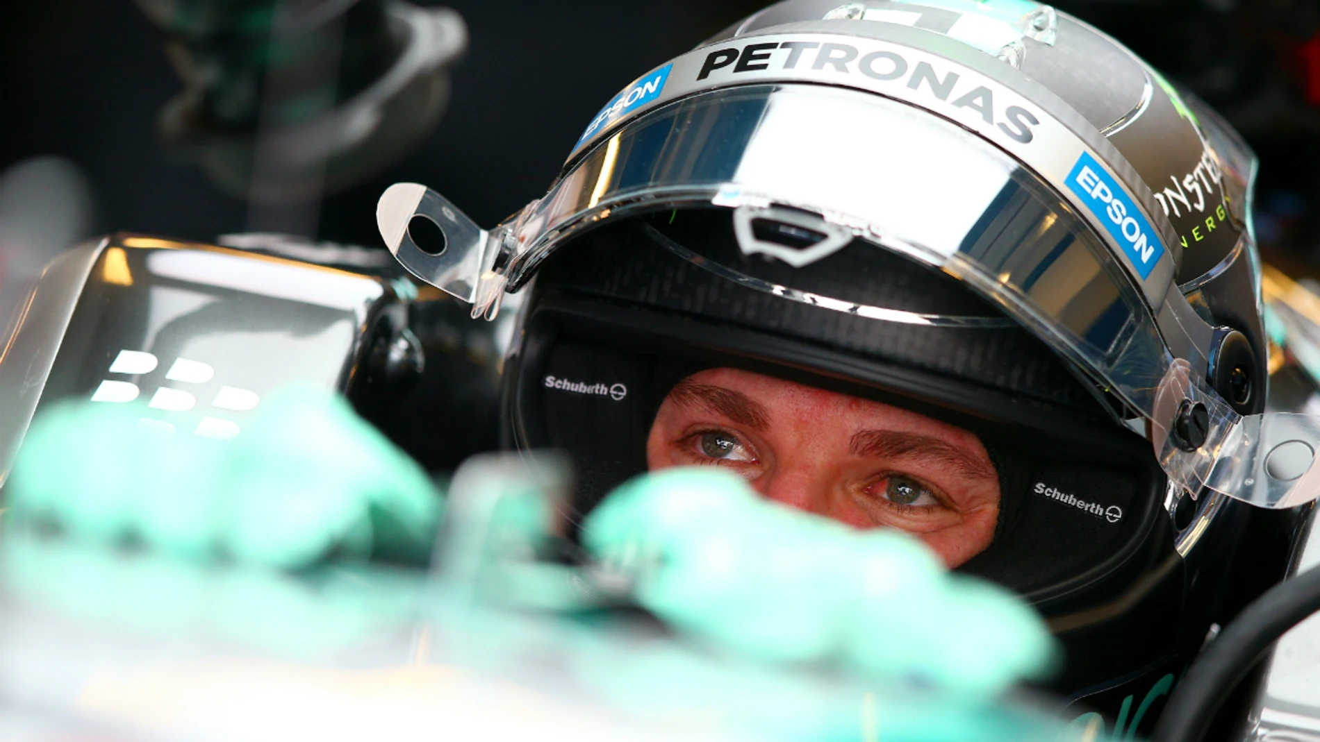 Rosberg, dentro de su Mercedes