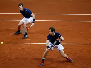 Andy y Jamie Murray, durante un partido de dobles de Copa Davis Andy y Jamie Murray, durante un partido de dobles de Copa Davis