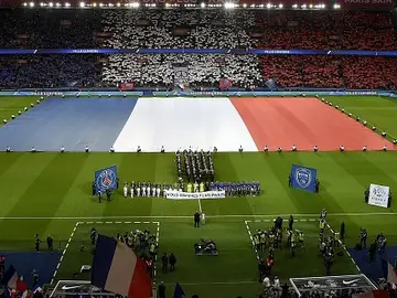 Homenaje por los atentados de París en el Parque de los Príncipes Homenaje por los atentados de París en el Parque de los Príncipes