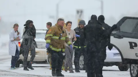 Un policía y dos civiles murieron en un tiroteo en una clínica de abortos de Colorado Un policía y dos civiles murieron en un tiroteo en una clínica de abortos de Colorado
