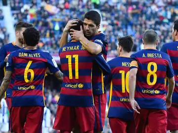 Neymar y Suárez celebran un gol ante la Real Sociedad Neymar y Suárez celebran un gol ante la Real Sociedad