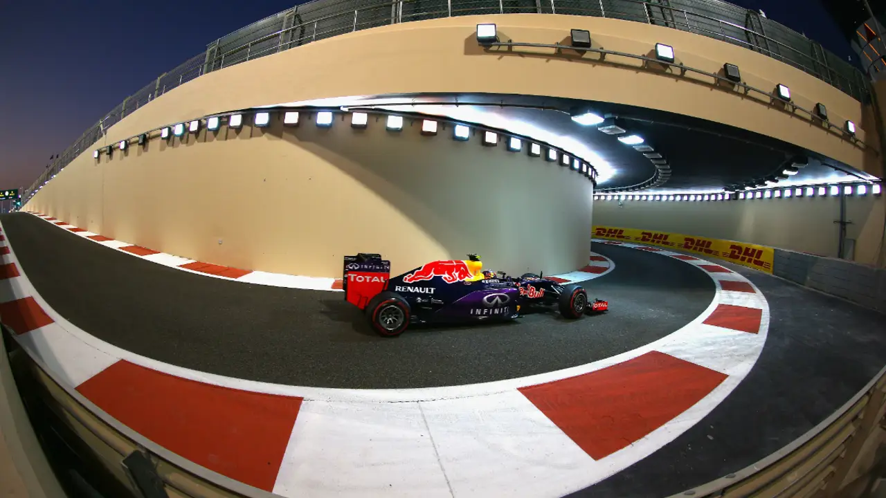 Kvyat en el circuito de Yas Marina