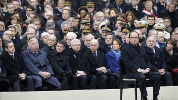 El presidente francés, François Hollande,  durante el homenaje oficial a las víctimas del 13-N