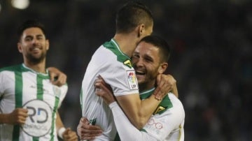 Los jugadores del Córdoba celebran un gol frente al Real Oviedo