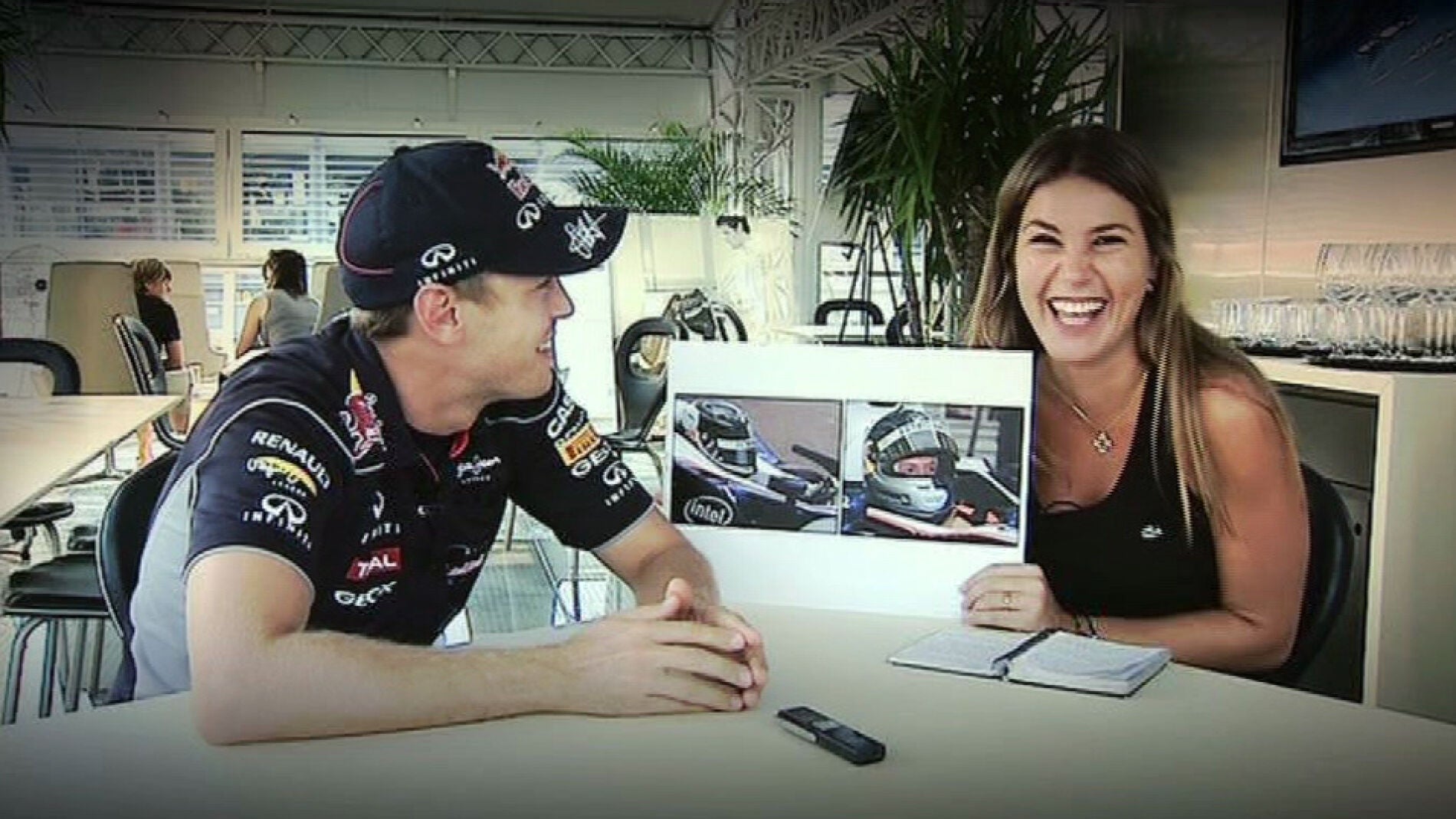 Vettel 'vacilando' a Nira Juanco