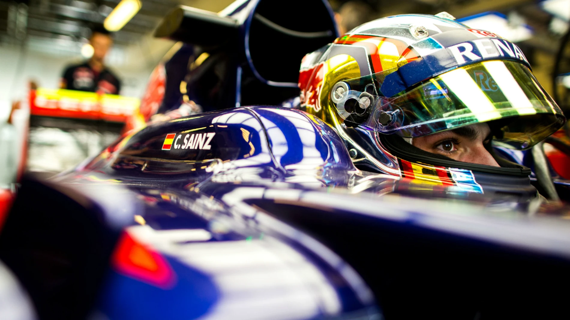 Sainz, en el interior de su Toro Rosso