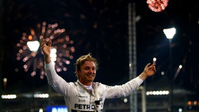 Rosberg gana en Abu Dabi por delante de Hamilton con Sainz 11º y Alonso 17º
