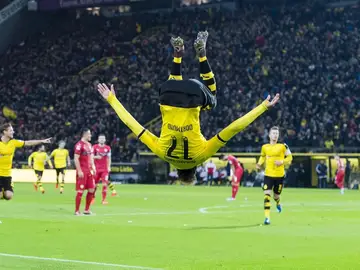 Aubameyang celebra un tanto frente al Stuttgart Aubameyang celebra un tanto frente al Stuttgart