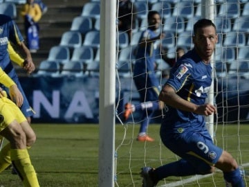Álvaro Vázquez anota el 2-0 ante el Villarreal