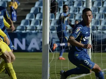 Álvaro Vázquez anota el 2-0 ante el Villarreal Álvaro Vázquez anota el 2-0 ante el Villarreal