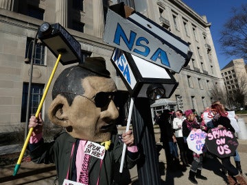 Gente se manifiesta en Washington contra los métodos de la NSA 