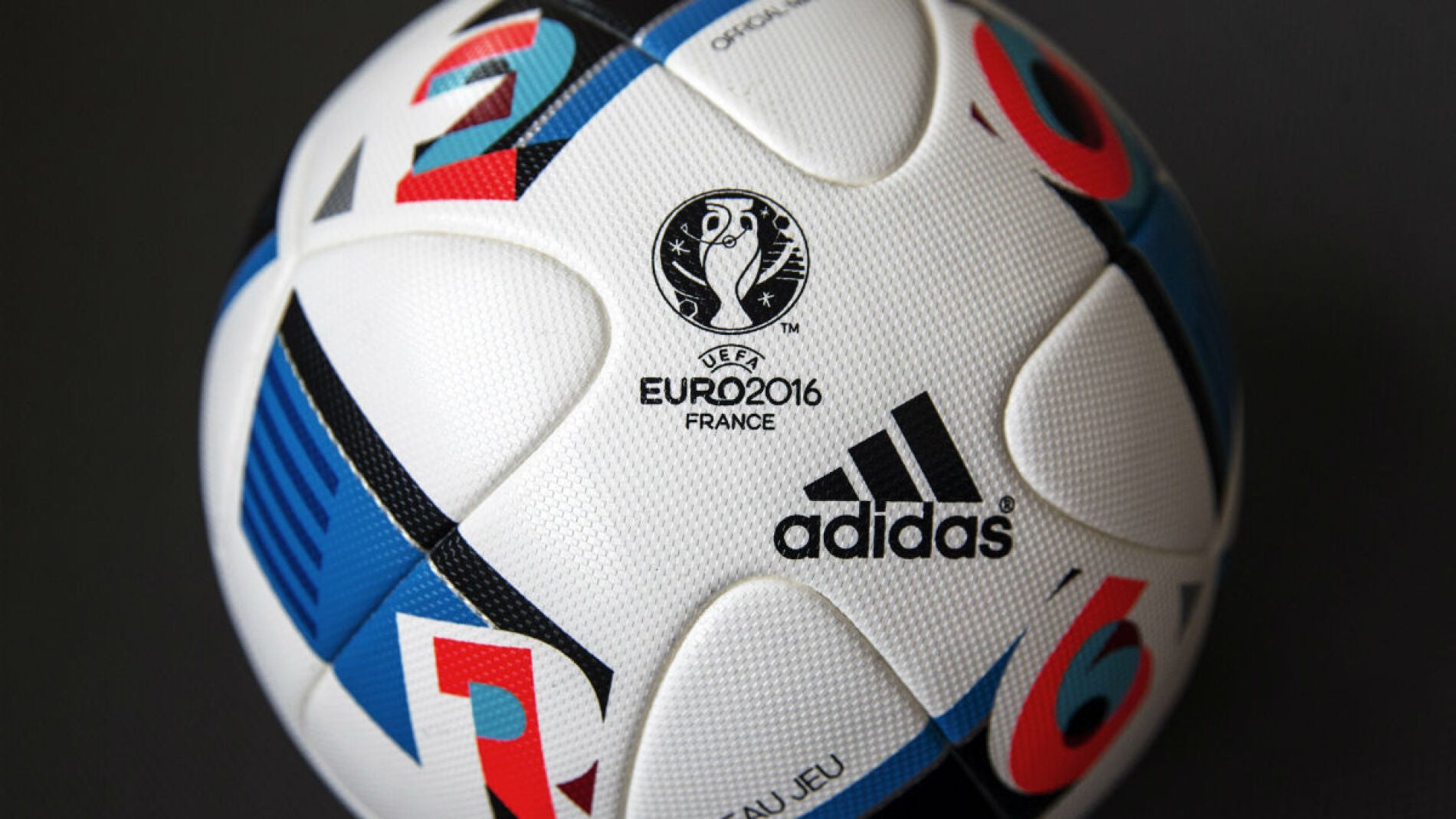 Beau Jeu, el bal&oacute;n de la Euro 2016