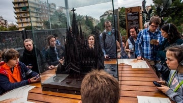 Turistas en la Sagrada Familia de Barcelona