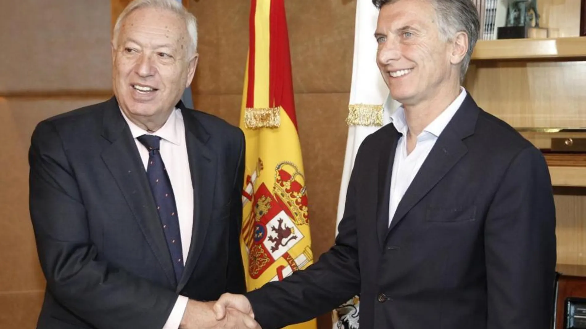 El ministro de Asuntos Exteriores, José Manuel García-Margallo, con el presidente electo de Argentina, Mauricio Macri El ministro de Asuntos Exteriores, José Manuel García-Margallo, con el presidente electo de Argentina, Mauricio Macri
