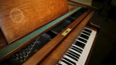 Se subasta en Londres el piano con el que ABBA compuso 'Mamma Mia'