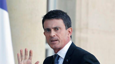 Valls cree que todavía es pronto para la vuelta de Benzema a la selección francesa